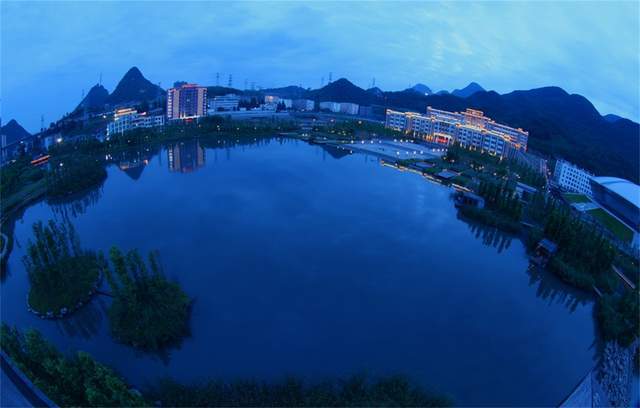 六盤水師范學(xué)院及現(xiàn)任領(lǐng)導(dǎo)簡介